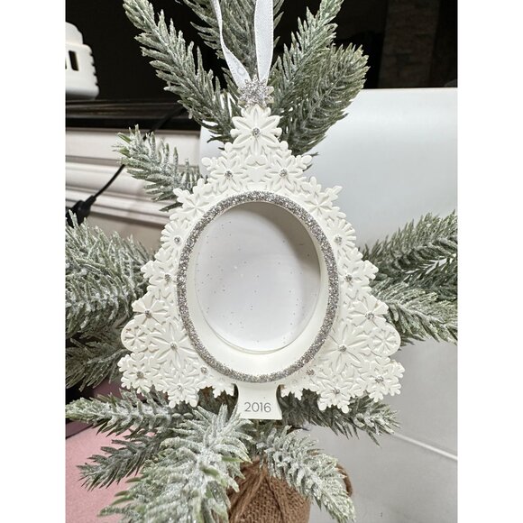 Hallmark Keepsake 2016 Our First Christmas Tree Ornament Photo Holder Snowflake - Picture 2 of 9